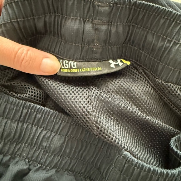 Men’s Black Under Armour Pants - Picture 6 of 6